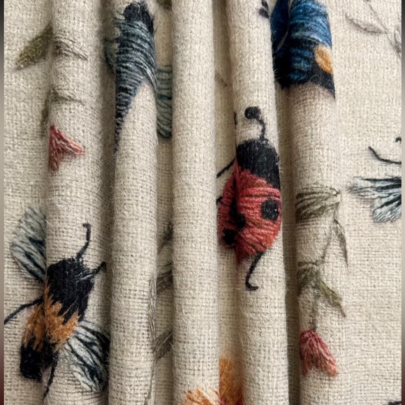 Adorable Insect Sweater 🐞 🐜 ❤️ - Picture 2 of 7